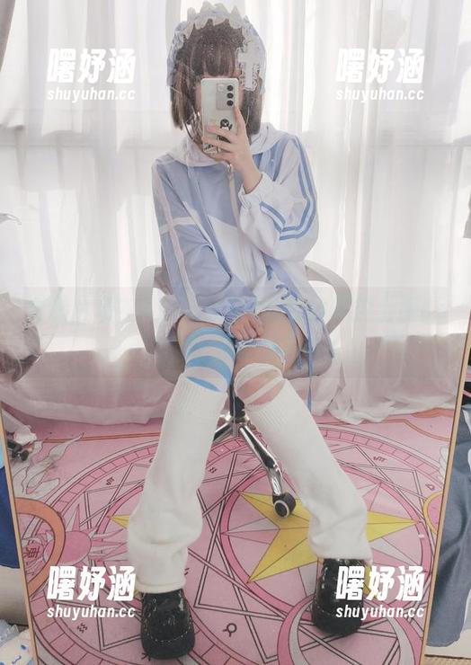 走错片场？Asagiriai的英仙座护士服cos原图让人忍俊不禁！
