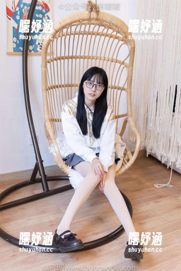 BoBoSocks袜啵啵 - 看这组原图，奶油的低跟鞋居然这么不平凡？