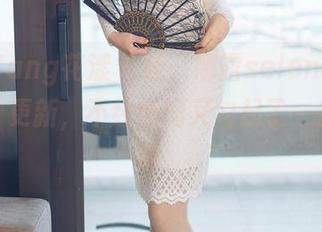 HuaYang花漾 – 哇，娜露selena的“女友”更新，不经意间又勾起了一些小情绪。