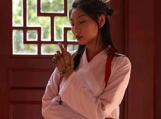 MiiTao蜜桃社 – 她的双马尾，月音瞳的私拍套图，打开画面就是满满的感官挑逗