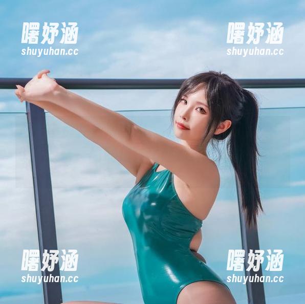 图包中那件信浓礼服，Neko薇薇让我想到了一些奇怪的联想，比观看还要复杂的情感……