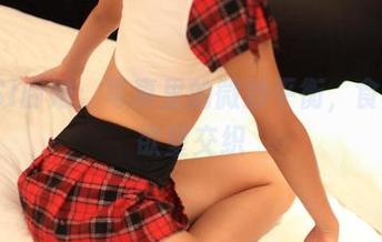 ROSI厨娘：写真里的微妙平衡，食物与欲望交织