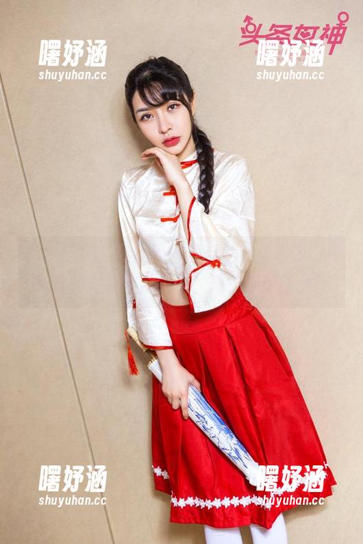 TouTiao头条女神 - 最新的奶牛写真，鱼宝宝彻底颠覆了“牛”派先锋的印象！
