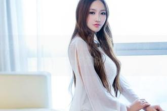 TuiGirl推女郎 – 王根星熙与他的油亮写真，不负“油”月光彩，一览无余！
