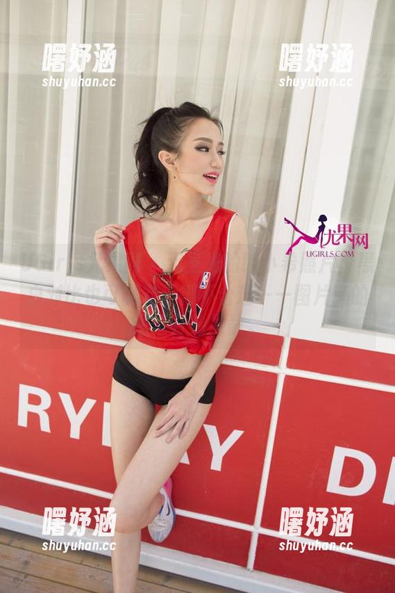 UGirls尤果网 - 无圣光的纯小希照片，黑白对比也可以有趣得不合理——图片旁的思绪开始发散。