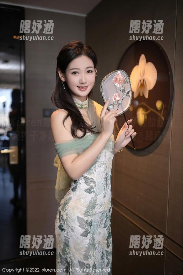 Xiuren秀人网 - 这是MODEL伊若的红裙吗？干净利落又带点小俏皮的风，精选得天独厚啊！