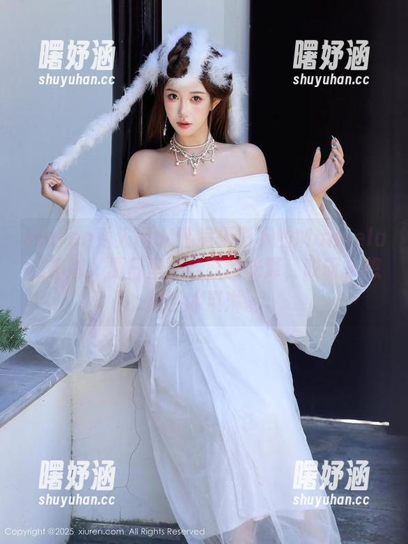 Xiuren秀人网-Manuela玛鲁娜 Xiuren秀人网 - 私房摄影下的Manuela玛鲁娜,夏日里那皮肤的光泽,哎呀,想起了冰淇淋。