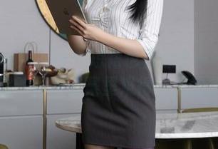 Xiuren秀人网 – 短裙也有心事——在Niki可雅的写真合集里难得一见的状态。