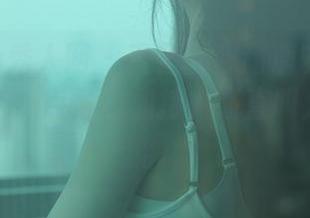 Xiuren秀人网 – 直接上超甜唐安诺的粉色，没有一点圣光加持，简直叫人欲罢不能。
