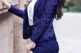 Xiuren秀人网 – 徐cake的黑丝写真，不只是精选，还带着一点点油腻的诱惑。