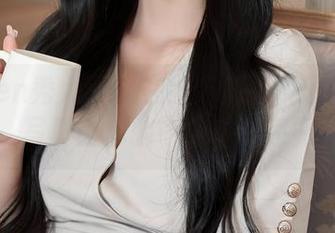Xiuren秀人网 – 在线窥探桃桃子的天台秘境，写真比你脑中的想象还要缥缈。