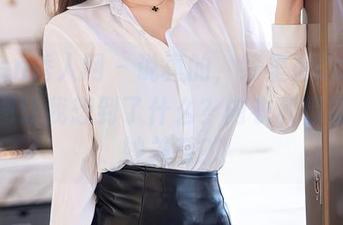 Xiuren秀人网 – 说真的，绮里嘉Carina的原图让我想到了什么？内衣和情感的微妙关系？