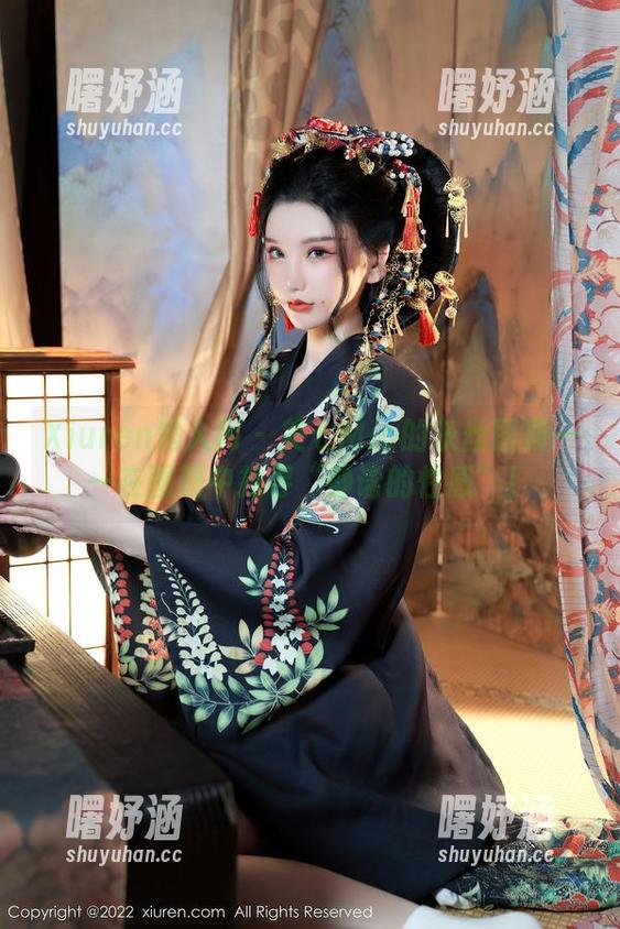 Xiuren秀人网-美七Mia Xiuren秀人网 - 美七Mia的灰丝图册——在图册中找寻“静谧的性感”!