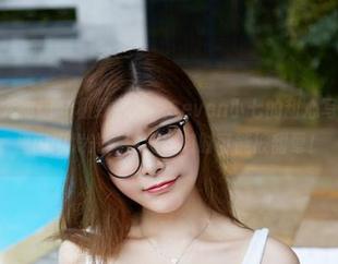 YouWu尤物馆 – 极致诱惑，Seven小七的甜心写真在图库里闪闪发光：注意，随时可能被甜晕！