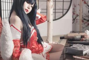 [SAINTPhotolife]Yuna(윤아)的“野性”写真：说好的低调呢？这也太…好吧，我喜欢。