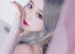 eloise软软的泳装：当你的壁纸也想游泳