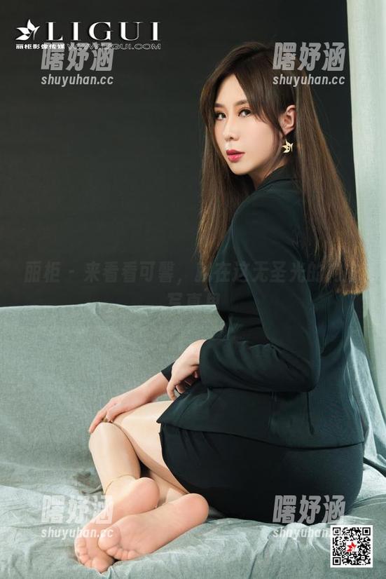 丽柜 - 来看看可馨，就在这无圣光的内衣写真里