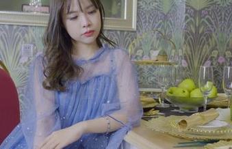 丽柜 – 试试看，子晴的自拍套图能否打破我对日常的乏味？
