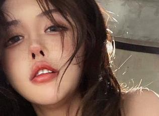 微密圈 – 套图里于芷晴一会儿是纯欲嗲嗲兔，一会儿又成了“小妖精”，没谁不想“追”她啦。