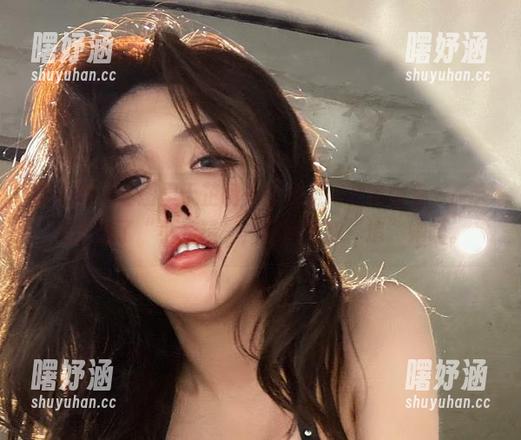 微密圈 - 套图里于芷晴一会儿是纯欲嗲嗲兔，一会儿又成了“小妖精”，没谁不想“追”她啦。