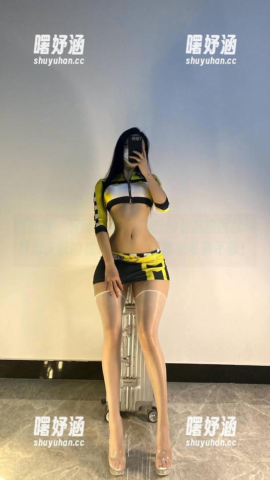 俏妞t 微密圈 - 只需一瞥,俏妞t的长腿原图就这样滑入我的视线,哦,这感觉可真不赖!