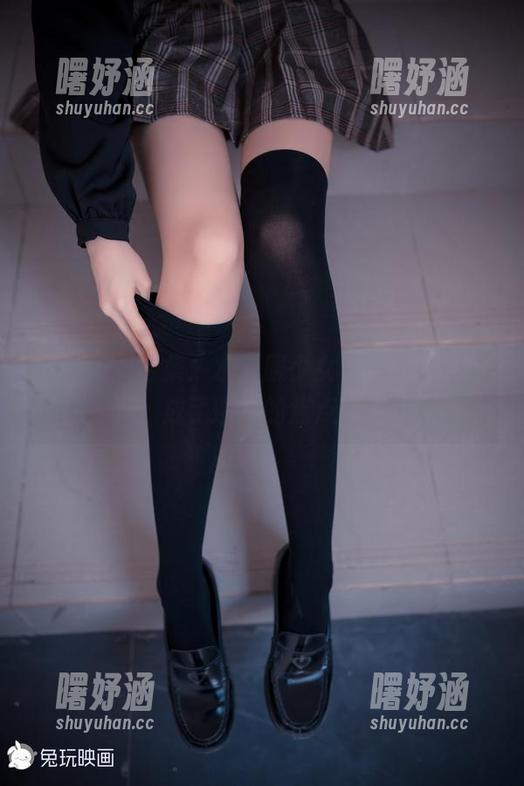 兔玩映画合集：水手服少女，一不小心又成了班里的焦点。