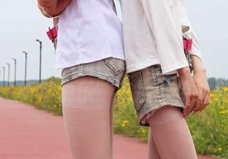 初夏女神 – 双双的全套写真揭秘，看她如何用“新年快乐”来挑战传统视角。