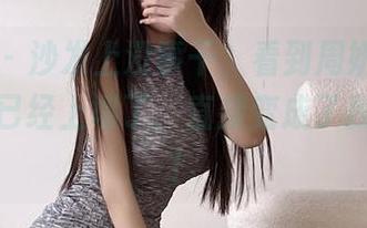 微密圈 – 沙发上没事干，看到周妍希的毛衣原图已经上墙了，直接变成了我的壁纸！