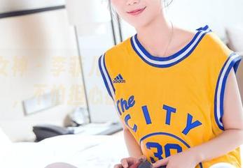 头条女神 – 李菲儿的旗袍之旅：在线高清，不怕担心被嫌弃的绣花！