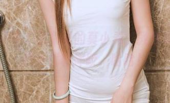 头条女神 – 图集里的莫小希，教你如何在户外优雅摔跤，哈哈！
