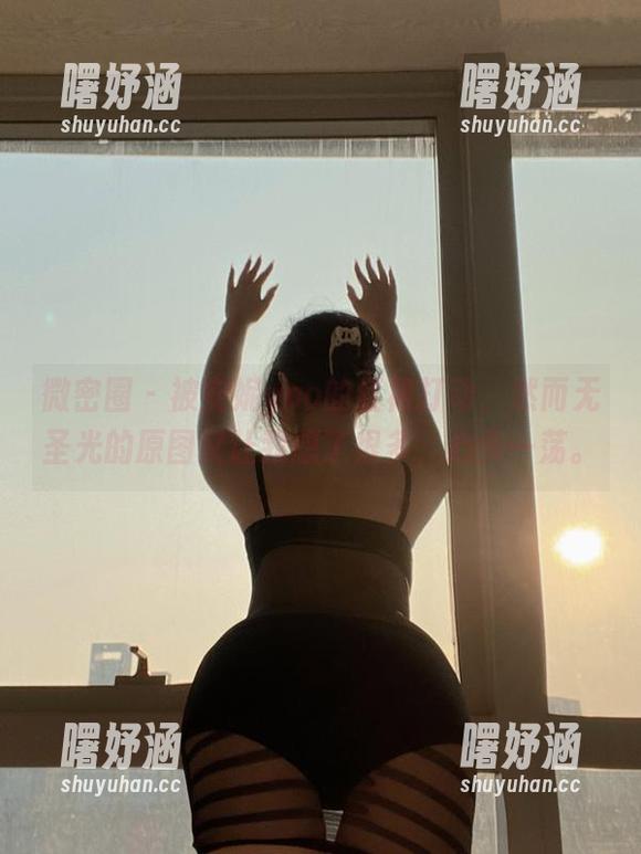 微密圈 - 被安妮yoo的红裙打动，然而无圣光的原图又让我想了很多，心头一荡。