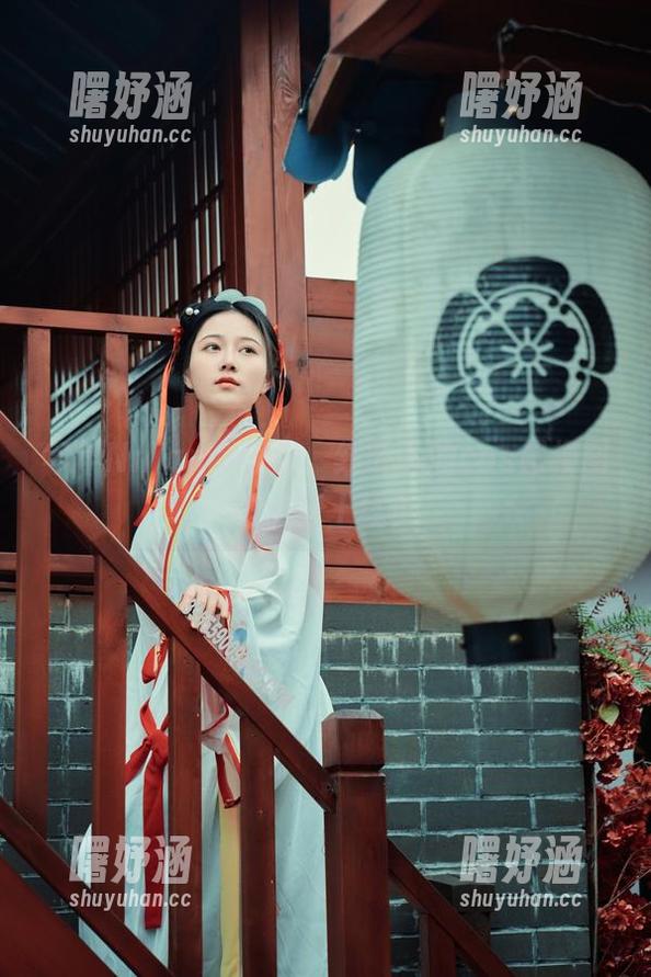 年年Nnian带你走，红叶下的cos超模图册疯狂上线！