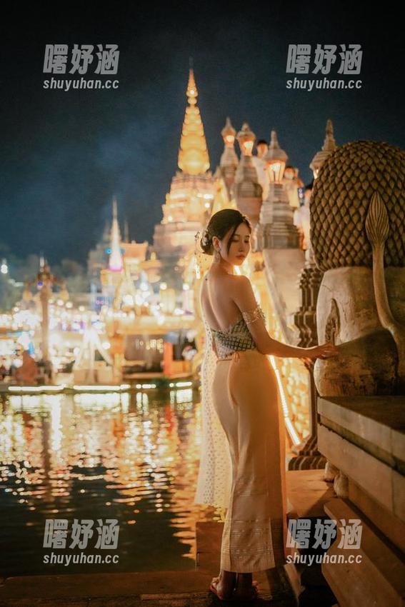 我在想年年Nnian的写真，套装是不是也在为某个角色时刻备战着？