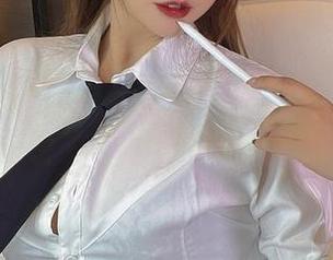 微密圈 – 张思允牛仔短裤美图合集见证！朋友们，快来参观这妙不可言的打扮！
