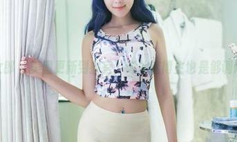 推女郎 – 美图更新到教室，谭冰这博主也是够调皮的