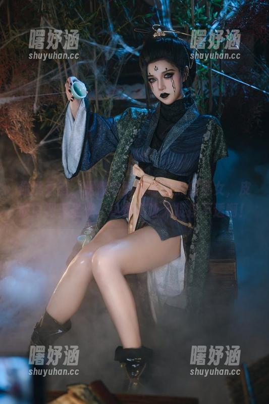 你没看错，是你的阿薰呀的黑兽巫女，皮肤白到无圣光，这作品让人捉摸不透啊！