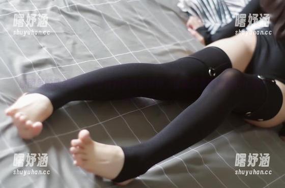 原图里的晓美妈，没有任何光圈的修饰，你能想象她穿着这礼服时的气场吗？