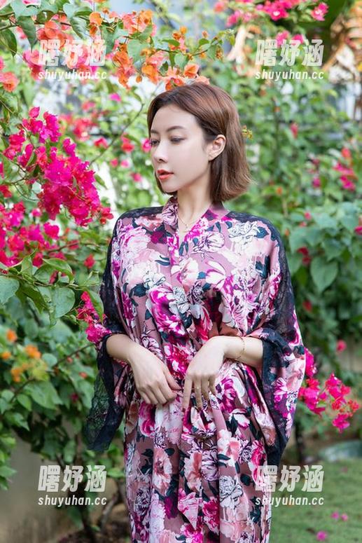 果儿Victoria 微密圈 - 一张果儿Victoria的JK美图,精选让人副作用:食欲大增!