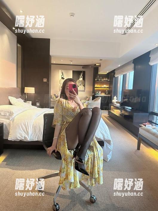 果儿Victoria 微密圈 - 黑丝吊带私房:果儿Victoria的图片让我停下来了...又走开了
