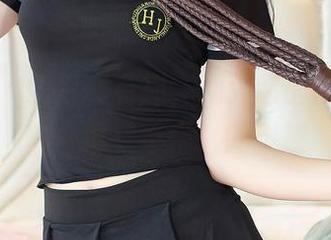 果团网 – 图集真有趣，周大萌的皮衣扔给你一堆‘不搭’的灵感