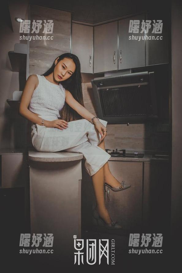 果团网-王语纯 果团网 - 王语纯空姐写真,下载前先理清你的航班计划,不然只好在墙上看了。