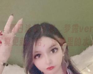 微密圈 – 夏日泳装分享，梦露veronica的新写真更新。哈，泳池里的水光闪烁