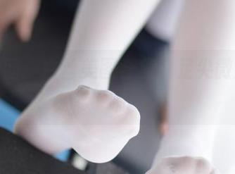 森萝财团：白丝美图合集，足尖微妙的呢喃