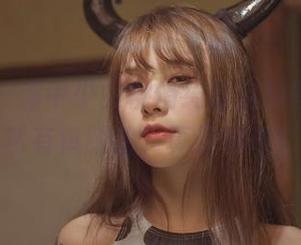 波萝社 – 海中少女柳侑绮的定制图集，居然有鱼跟拍，真是神奇！