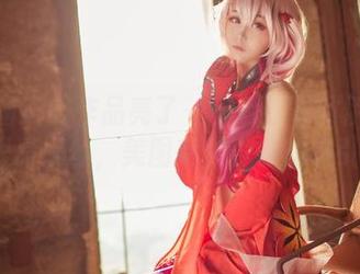 浅野菌子的作品亮了——七原罪的伊丽莎白·里昂妮丝，美图有种奇怪的吸引力。