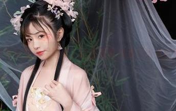 爆机少女喵小吉黑呆写真，让我默默自我反省我的审美标准