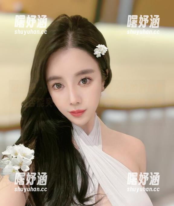 微密圈 - 高清之路漫漫，猪小七的旅拍套图是否能突破某种无形的界限？让我拭目以待！