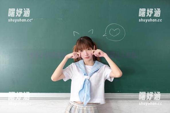 祖木子短裙婀娜，图库里的曼妙身姿让人犯愁。