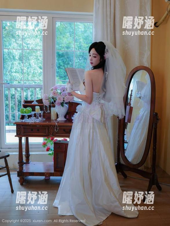秀人网 - 只需点击，Evelyn艾莉的棉袜免费图包就能带你进入另一个维度！