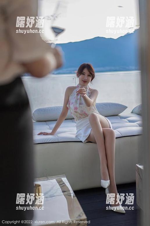 秀人网-兜豆靓Youlina 秀人网 - 兜豆靓Youlina,你的美脚写真有没有考虑做一个壁纸?